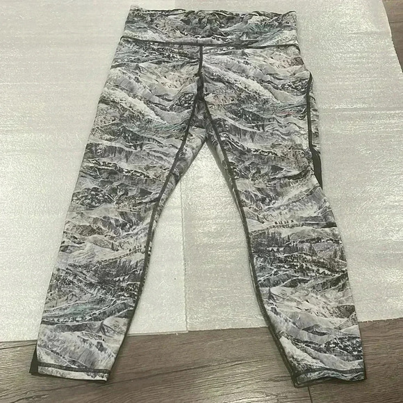[12] Lululemon Train Times Pant 21”Springscape Multi  / Obsidian - Picture 1 of 9